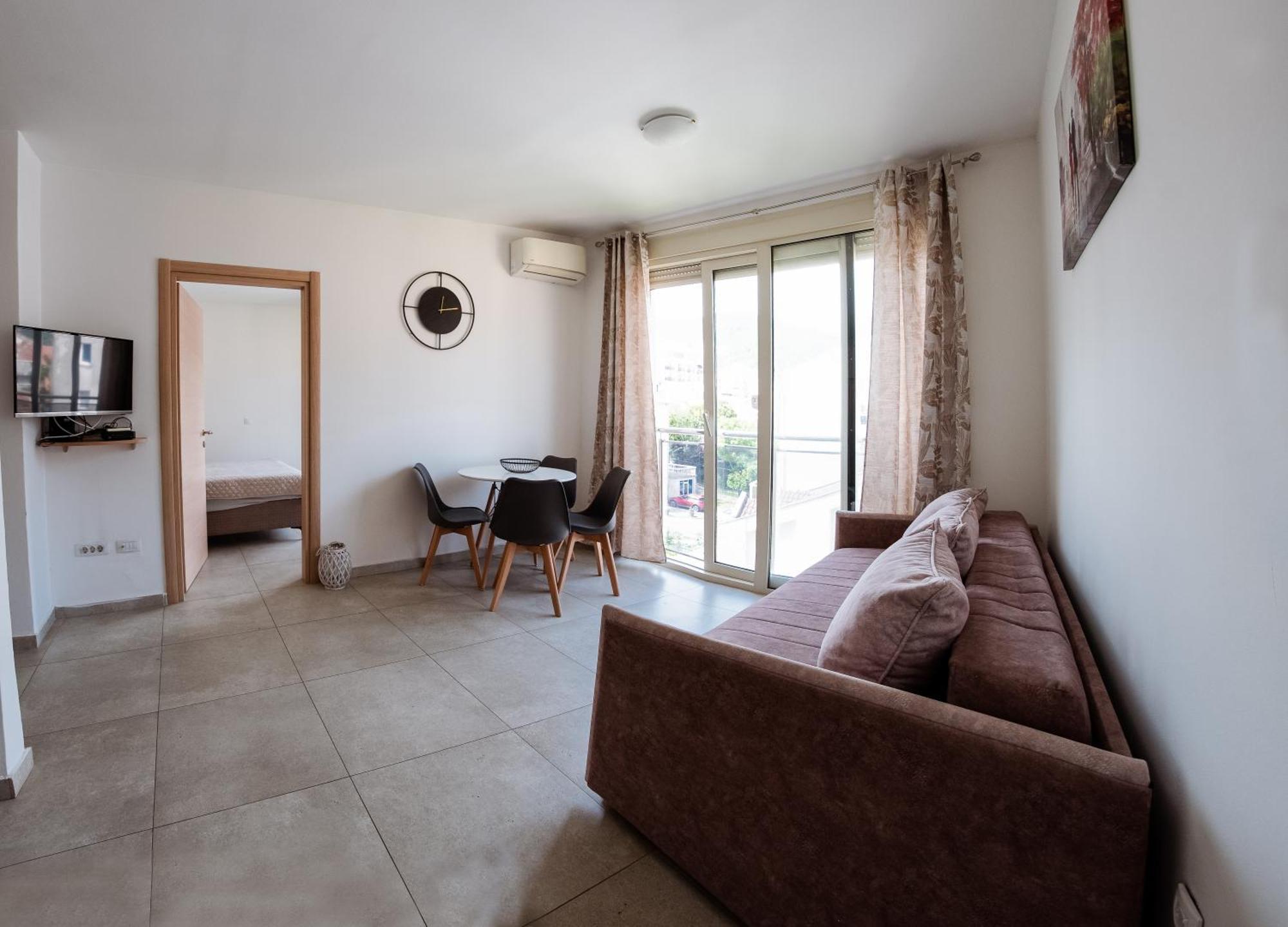 Square Inn Budva Exterior photo